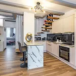 Appartement 4 Bedroom Lovely In