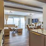 Appartement 4 Bedroom Lovely In Medulin