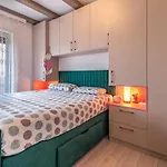4 Bedroom Lovely In Medulin
