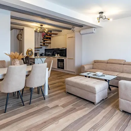 4 Bedroom Lovely In