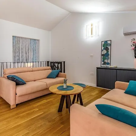 Amazing In With House Sea View *