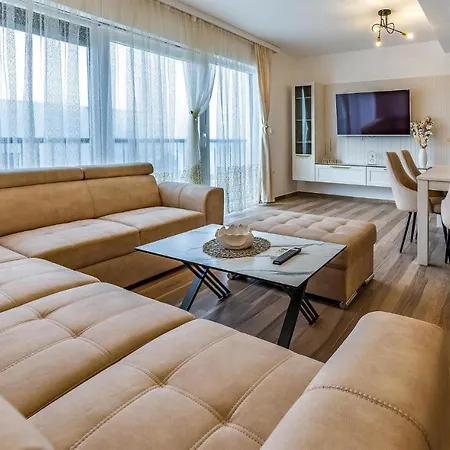 4 Bedroom Lovely In Daire