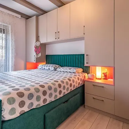 4 Bedroom Lovely In Μεντουλίν