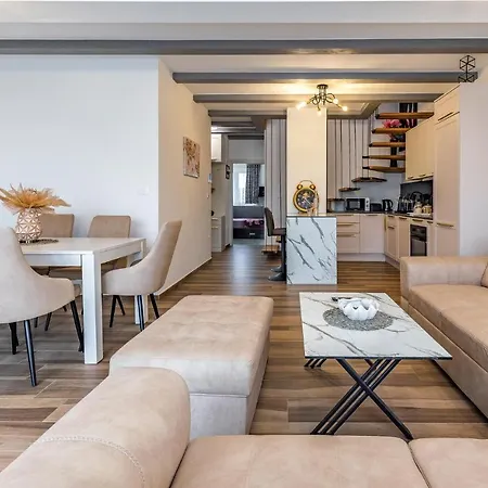 4 Bedroom Lovely In