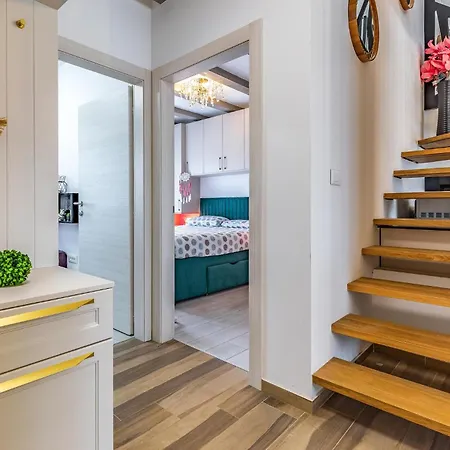 4 Bedroom Lovely In Apartament